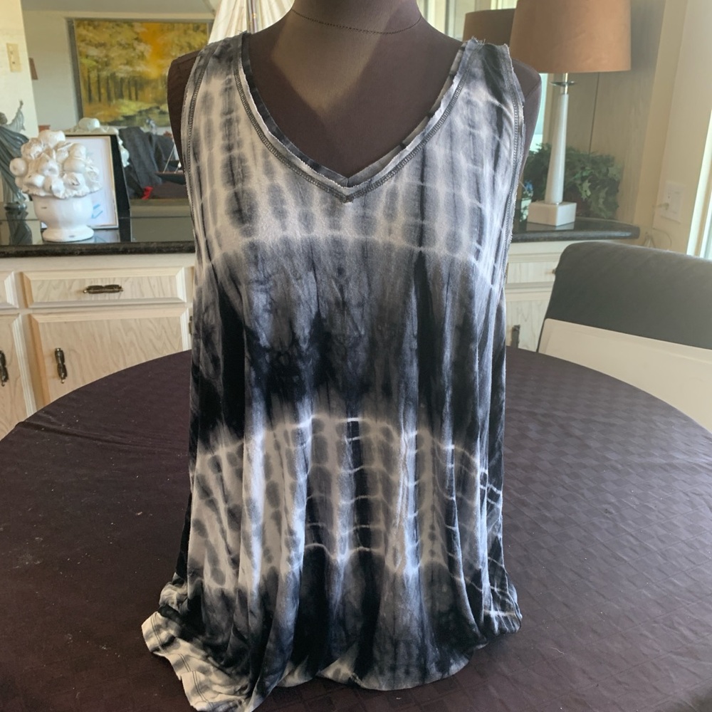 Women's Black & White Tie-Dye V-Neck Tank Top